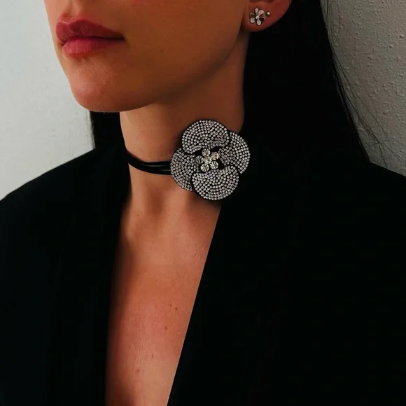 New Rhinestone Flower Large Black Necklace Choker - Picture 4 of 9